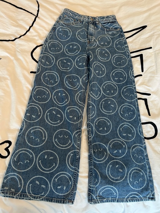 H&M Other - Smiley World Jeans  Wide Highrise